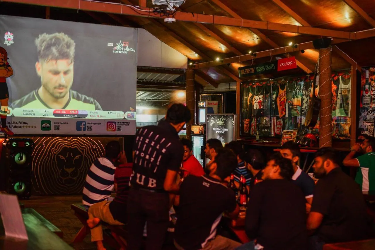 Sizzle Sports Club Hostel Kandy