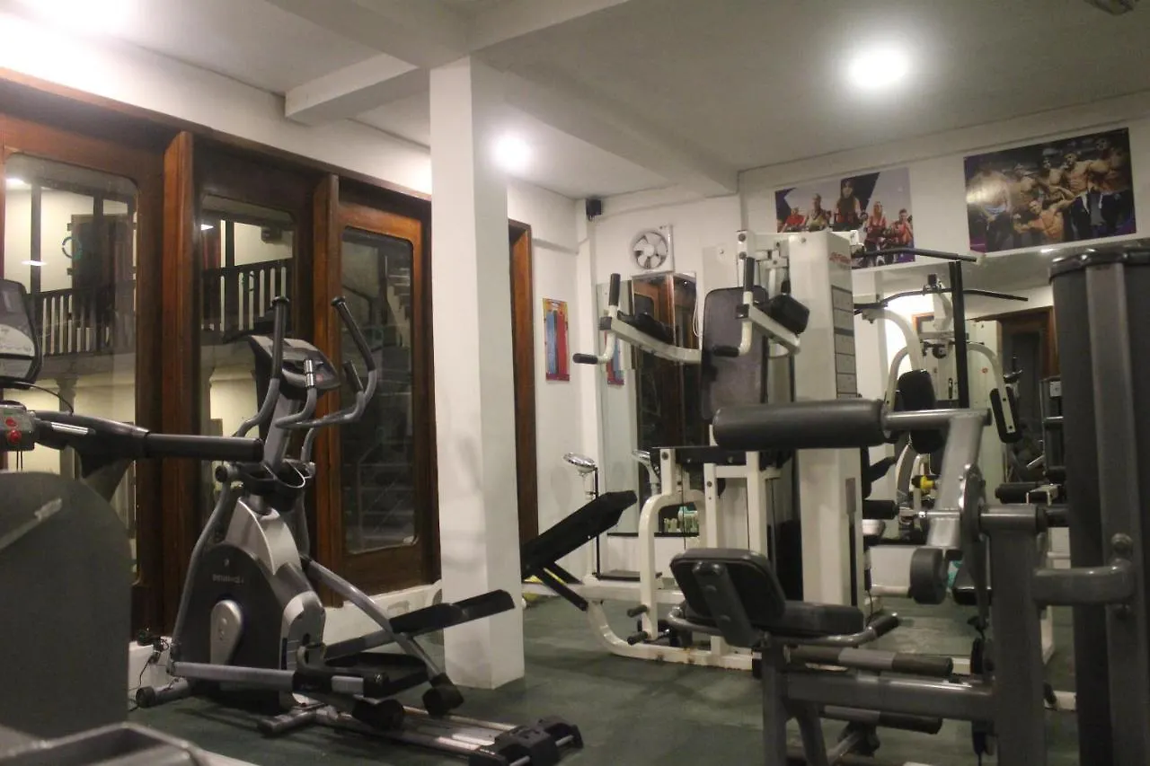 بيت شباب Sizzle Sports Club كاندي